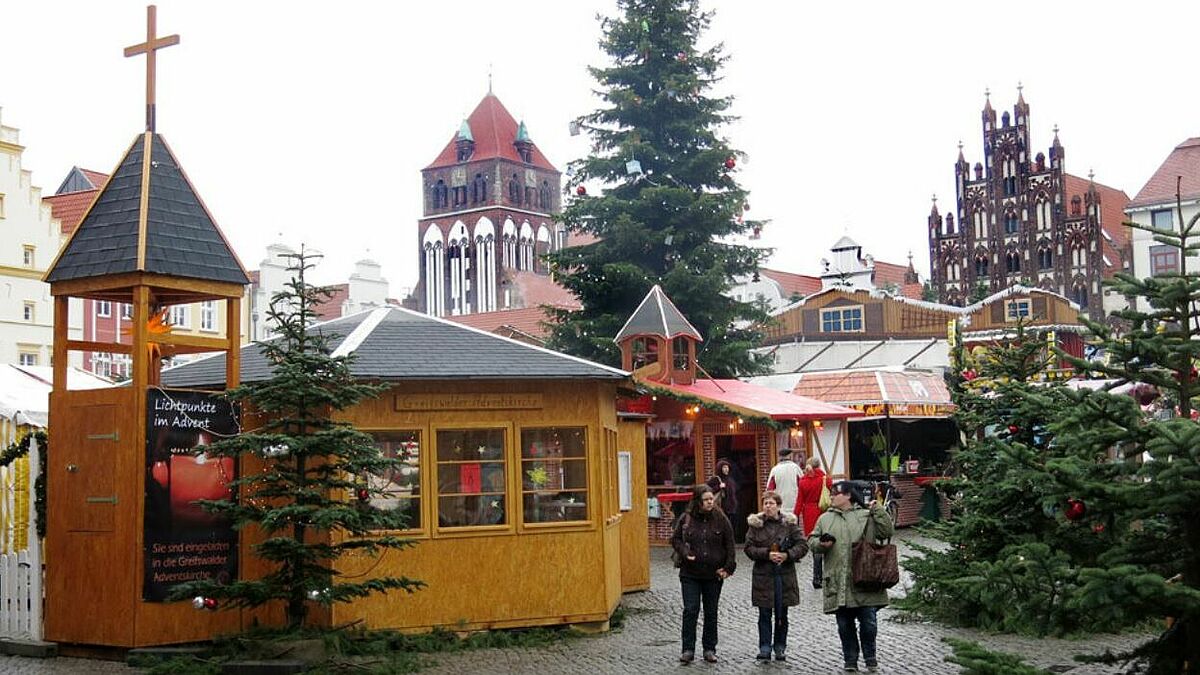 Die Adventskirche auf dem Greifswalder Weihnachtsmarkt