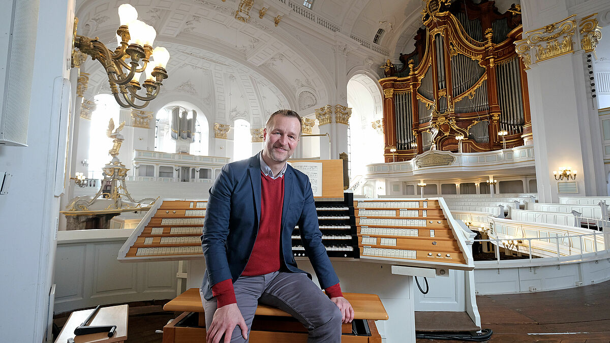 Neuer Michel Organist schw rmt von der Elbe nordkirche.de