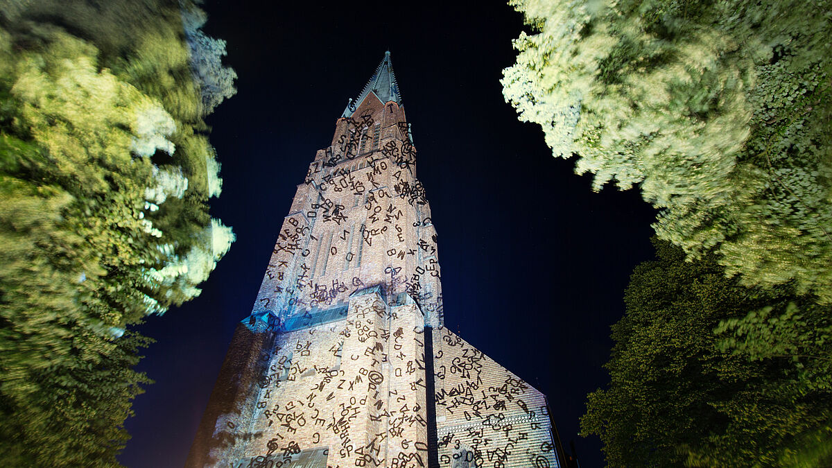 Der Schleswiger Dom - mit Lichtinstallation