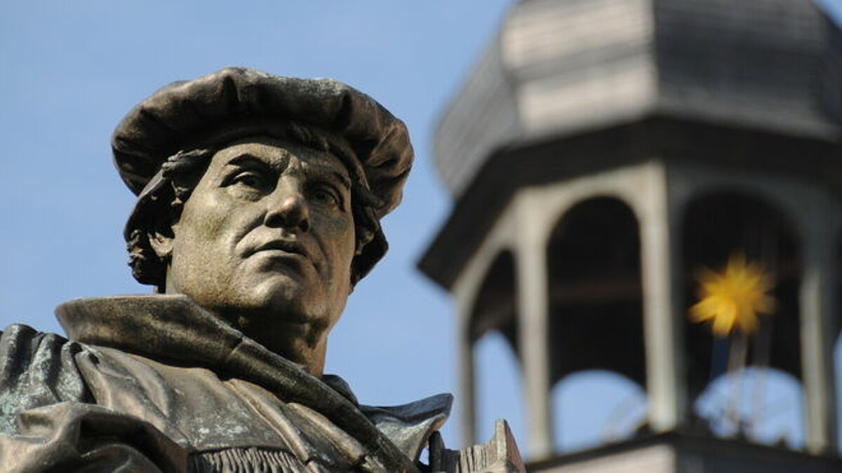 Luther-Denkmal in Eisleben: Hier wurde der Reformator am 10.11.1483 geboren. 