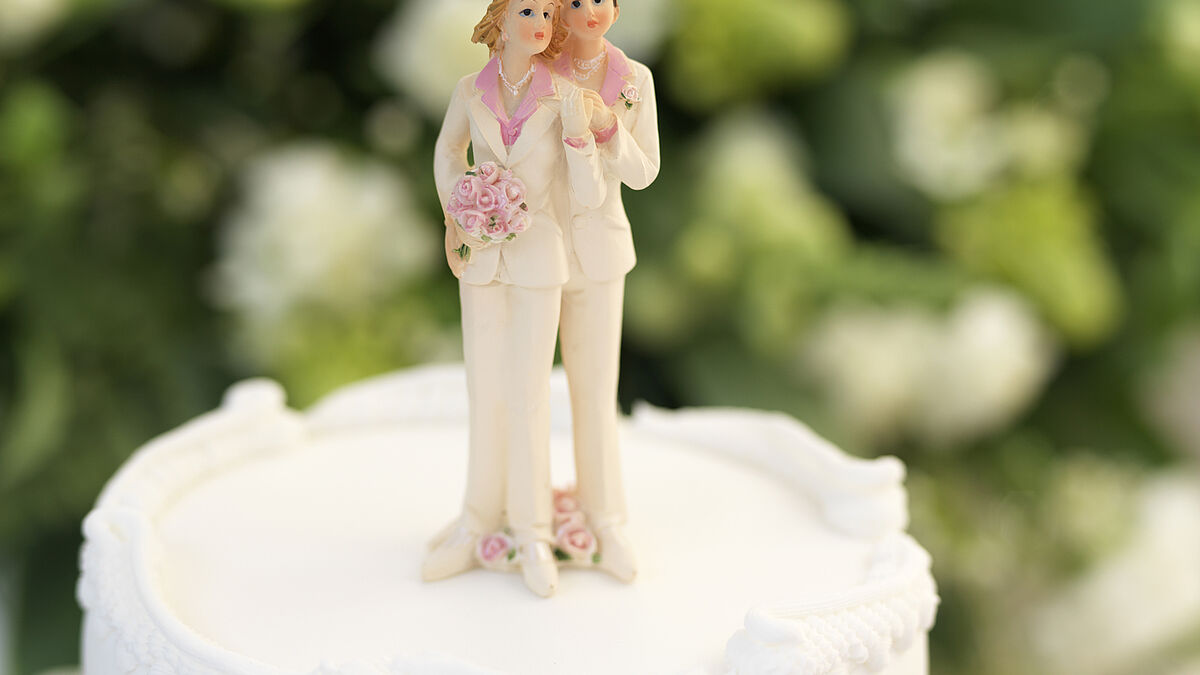 Figurines, depicting a gay wedding or Civil Partnership between two women, on top of a wedding cake, narrow focus on the head.