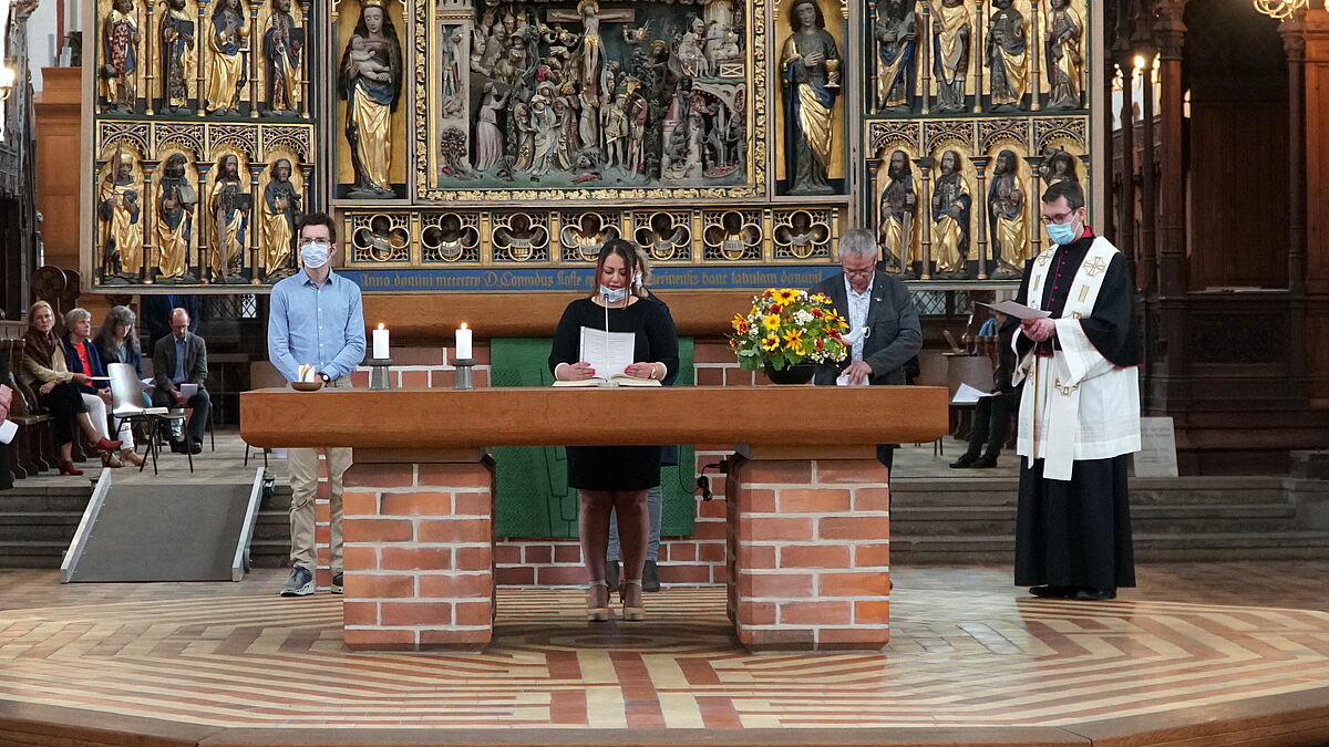 An der Gestaltung des Gottesdienstes wirkten auch Mitglieder der Domgemeinde mit.