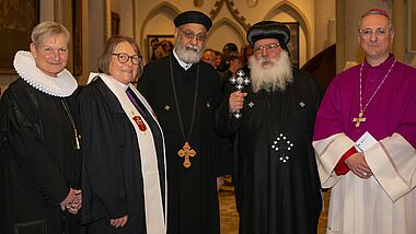 Nach zwei Jahren corona-bedingter Pause konnte am 3. Februar 2023 wieder die traditionelle ökumenische St.-Ansgar-Vesper in der Hamburger Hauptkirche St. Petri gefeiert werden. (Im Bild links Bischöfin Kirsten Fehrs, rechts Erzbischof Stefan Heße).  