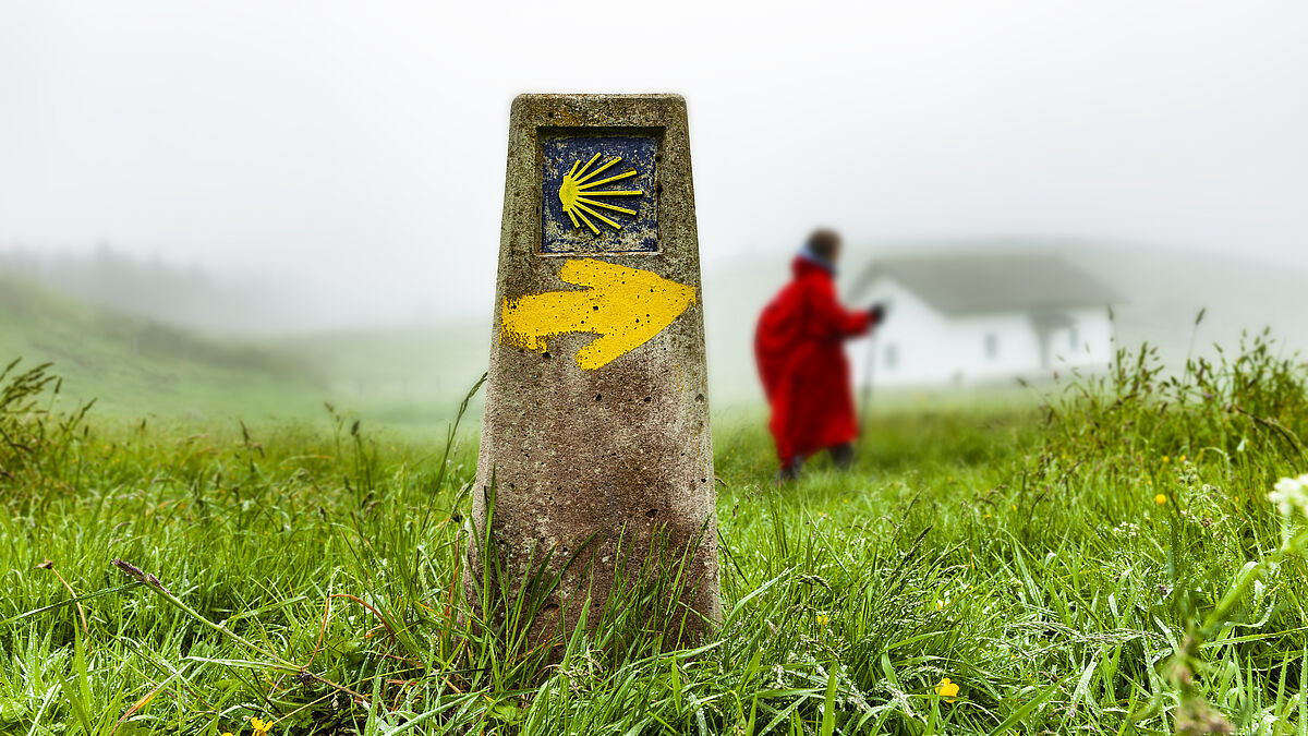 Das Symbol der Jakobsmuschel weist Pilgern in ganz Europa den richtigen Weg. Durch Deutschland führen insgesamt 30 Pilgerwege als Jakobswege.