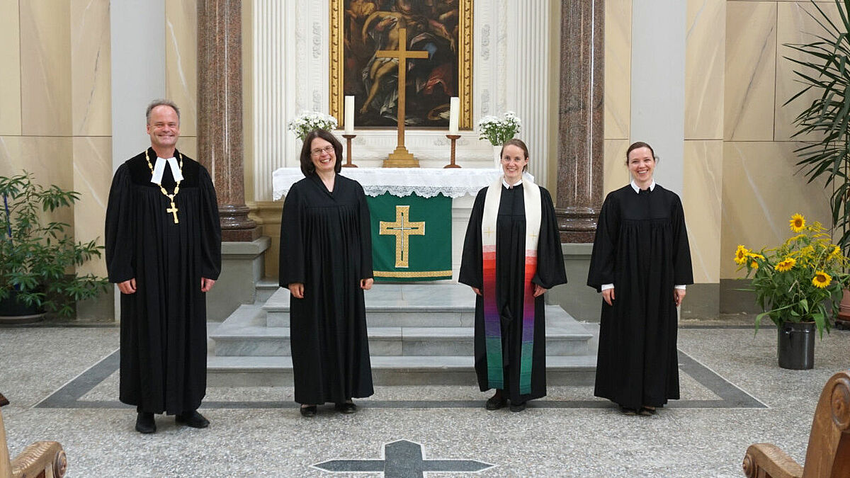 Bischof Tilman Jeremias, Prädikantin Margit Gutowski, Pastorin Friederike Tauscher, Pastorin Marie-Luise Marlow