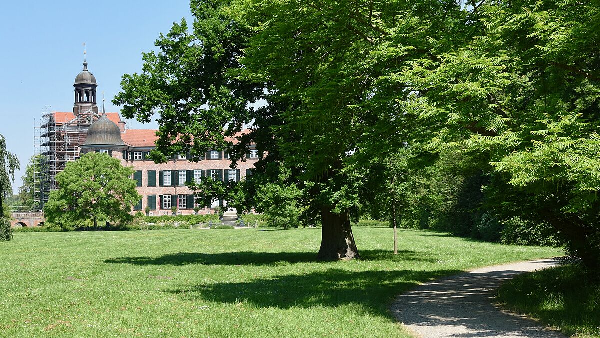 Etwa 90 Minuten dauert die Pilgertour durch den Schlosspark Eutin. Sie kann allein oder mit einer Pilgerbegleitung unternommen werden. 