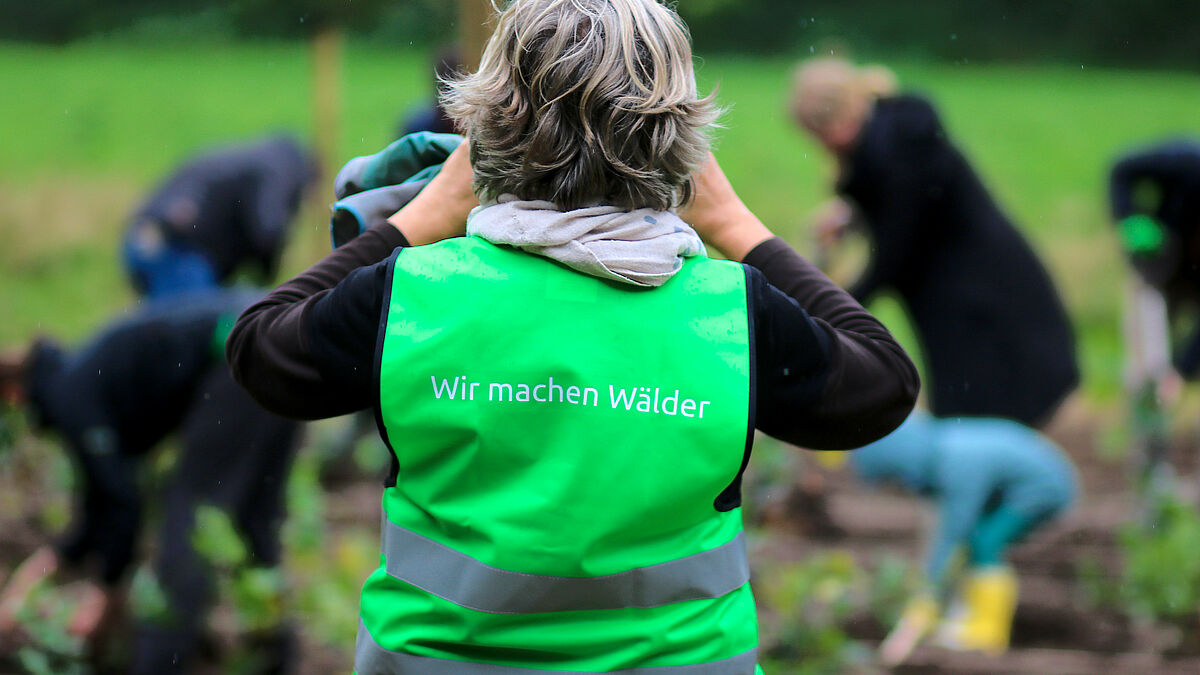 Für die Bepflanzung der Flächen orientiert sich der Verein an der Miyawaki-Methode. Sie ist eine der effizientesten Aufforstungsmethoden und kann auch auf sehr kleinen Pflanzflächen eingesetzt werden. Dabei werden auf einer Pflanzfläche viele unterschiedliche Arten (meistens über 20) standortheimischer Bäume und Sträucher gepflanzt.