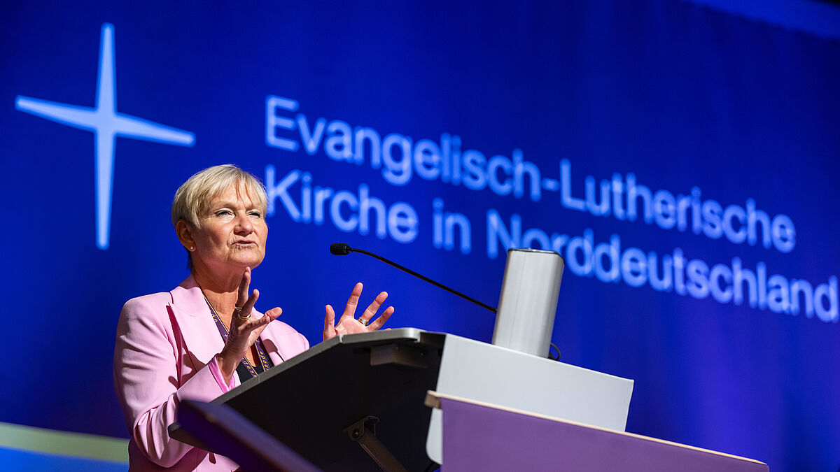 Bischöfin Fehrs hielt vor der Landessynode der Nordkirche ihren Bericht.