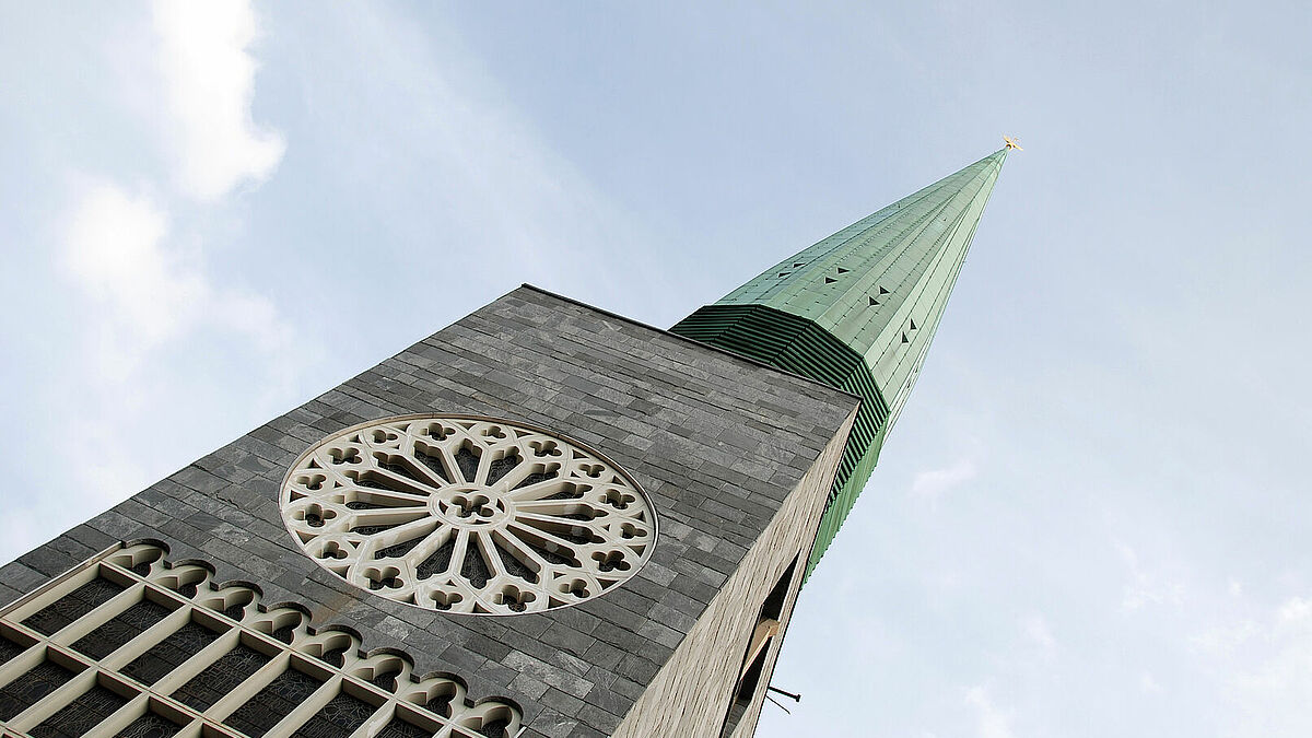 Turm der evangelischen Hauptkirche St. Nikolai am Klosterstern in Hamburg.