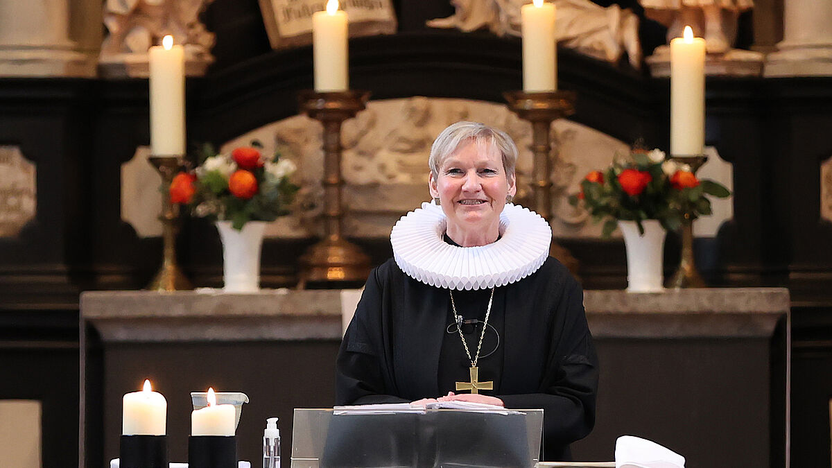 Bischöfin Kirsten Fehrs predigt im Eröffnungsgottesdienst in der St. Lorenzkirche zu Travemünde