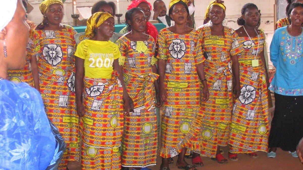 Frauenchor in einem Gottesdienst der Lutherischen Kirche in Boma, westlich von Kinshasa (Kongo)