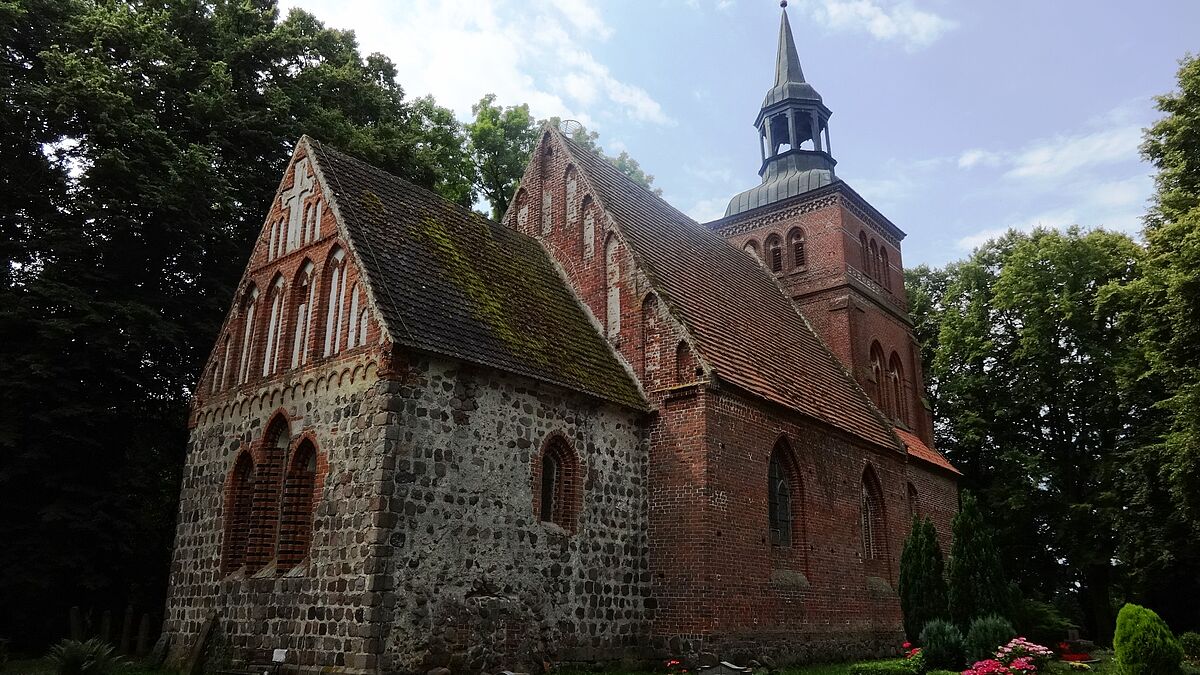 Die St. Laurentius Kirche in Groß Kiesau stammt aus dem 13. Jahrhundert.