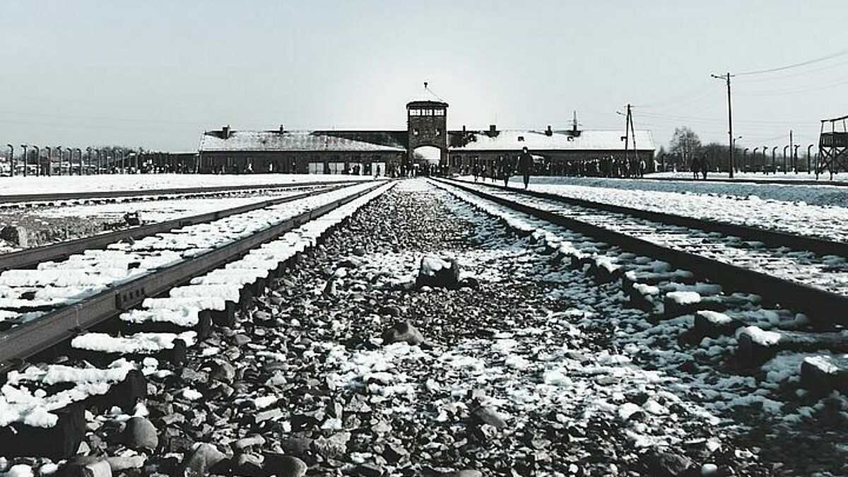 Im KZ Auschwitz-Birkenau wurden mehr als eine Millionen Menschen aus ganz Europa ermordet, die meisten von ihnen Juden.