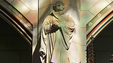 Statue des Reformators Johannes Bugenhagen (1485-1558) in der Schlosskirche der Lutherstadt Wittenberg. 