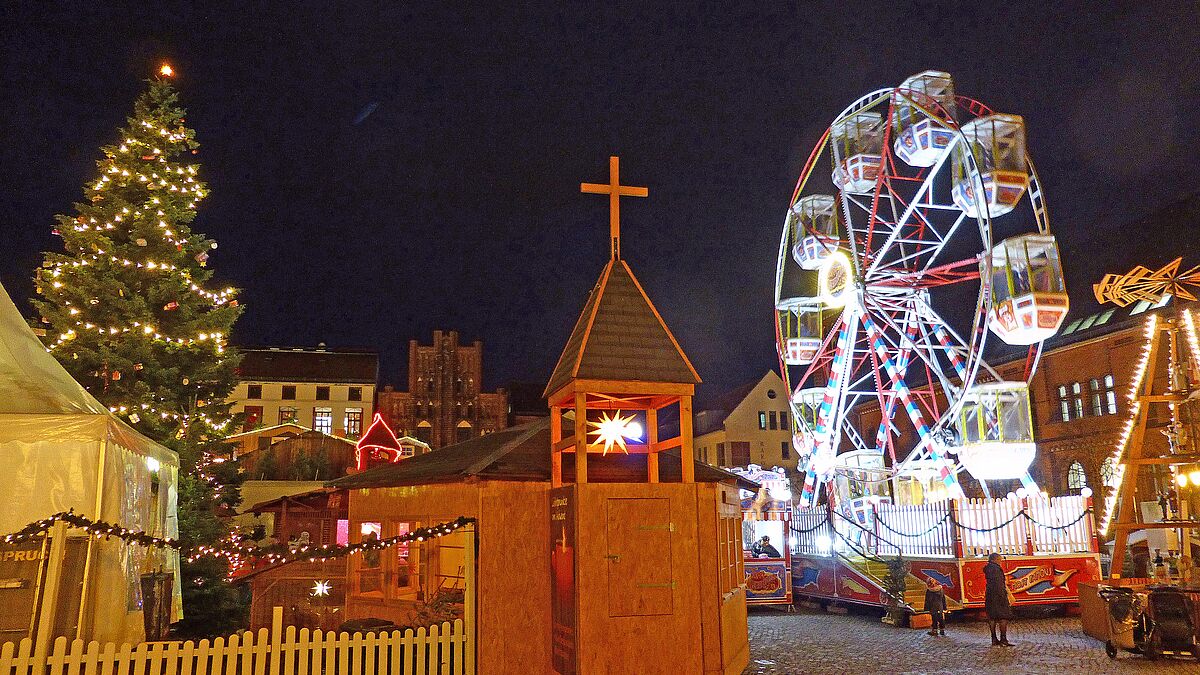 Die Adventskapelle auf dem Greifswalder Weihnachtsmarkt bietet etwa Segnungen an. Geöffnet ist sie täglich von 15 bis 19 Uhr. 