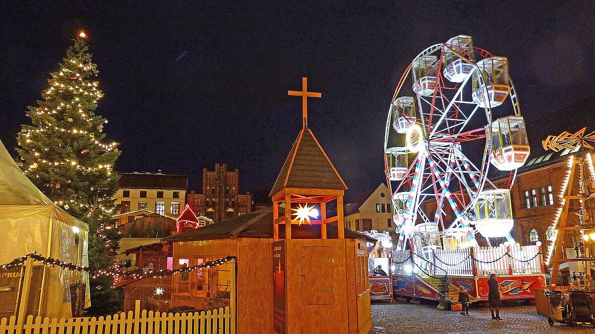 Die Adventskapelle auf dem Greifswalder Weihnachtsmarkt bietet etwa Segnungen an. Geöffnet ist sie täglich von 15 bis 19 Uhr. 