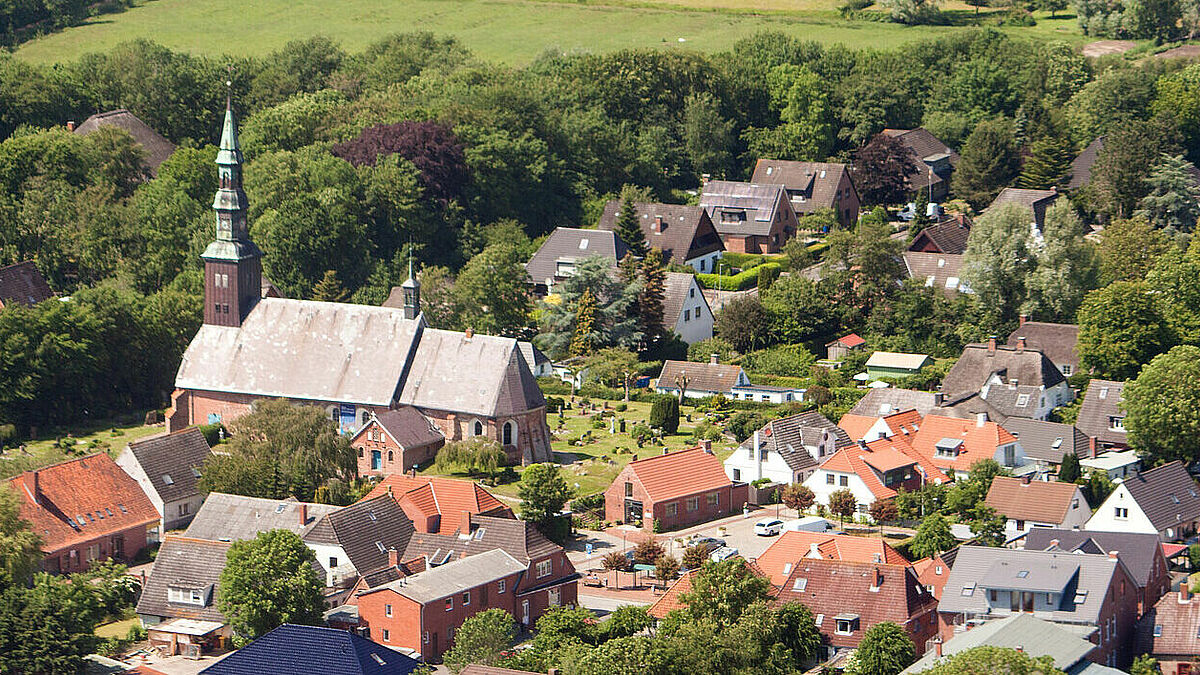 Die St. Magnus-Kirche in Tating ist die älteste auf der Halbinsel Eiderstedt.