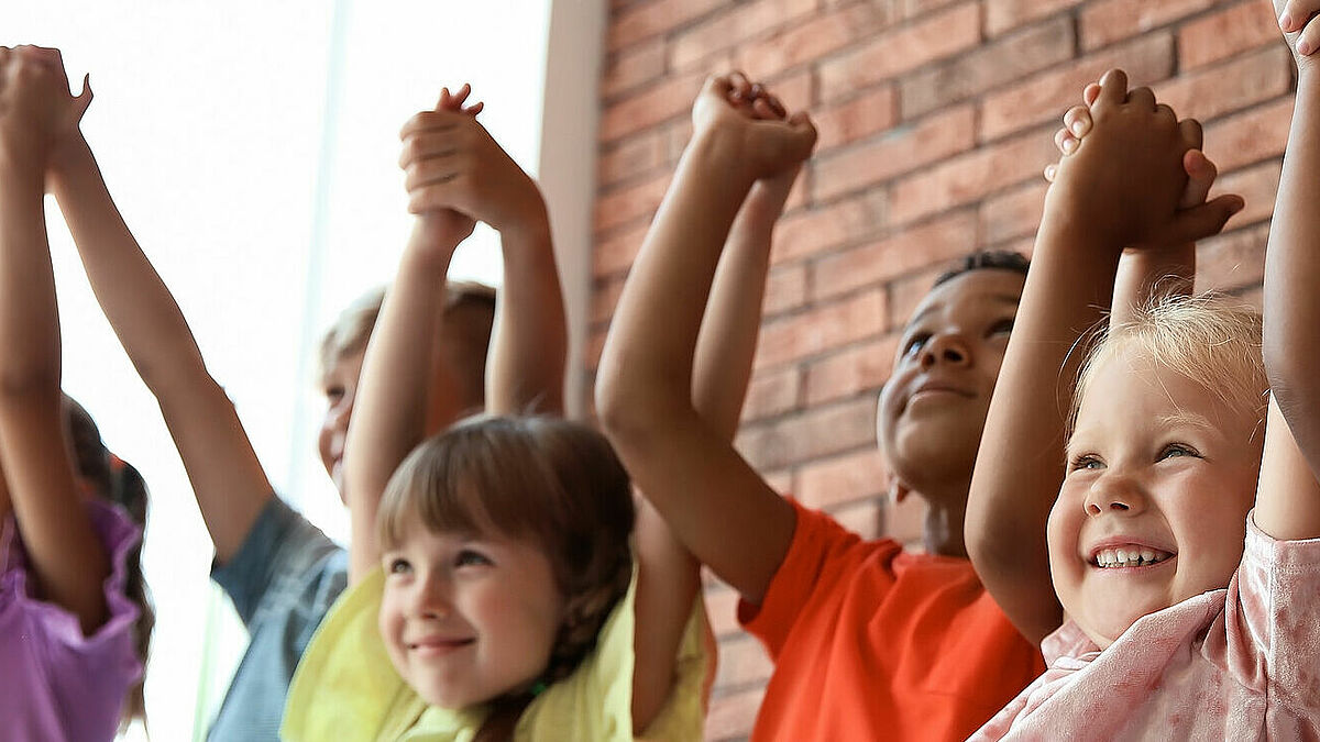 Singen verbindet und fördert das Verständnis für Sprache. Das deutsch-arabische Liederbuch, das im im MGH Rendsburg entstand, kann ab sofort in Kindergärten und anderen Einrichtungen verwendet werden.