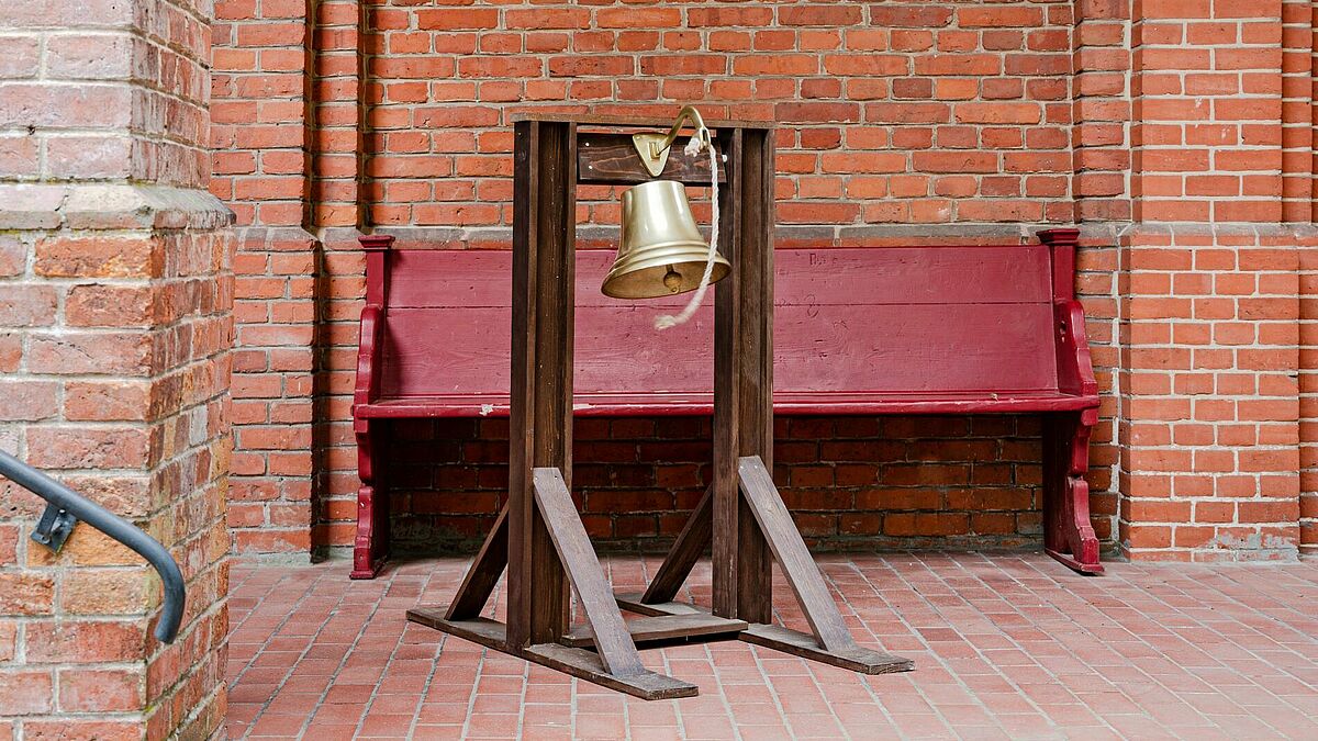 In der Kinder-Erlebniskirche in Heringsdorf können Kinder unter anderem selbst eine kleine Glocke läuten.