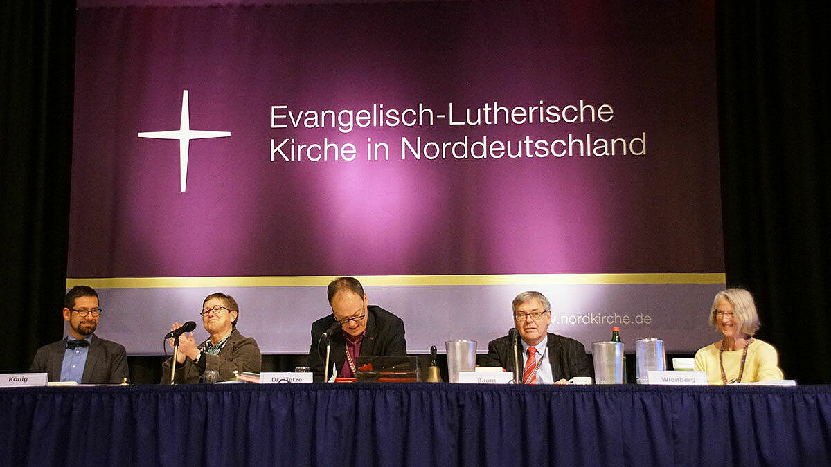 Das Präsidium der Landessynode dankte den Synodalen für ihre Arbeit. Die 19. Tagung der Landessynode der Nordkirche findet vom 1. bis 3. März 2018 in Lübeck-Travemünde statt