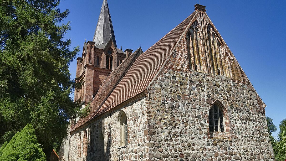 Die Dorfkirche in Ranzin ist Kirche des Monats der Stiftung KiBa.