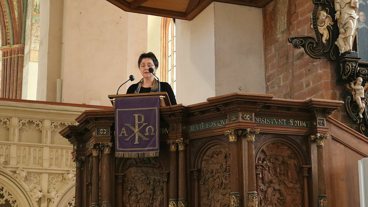 Ministerin Heinold auf der Kanzel im Schleswiger Dom