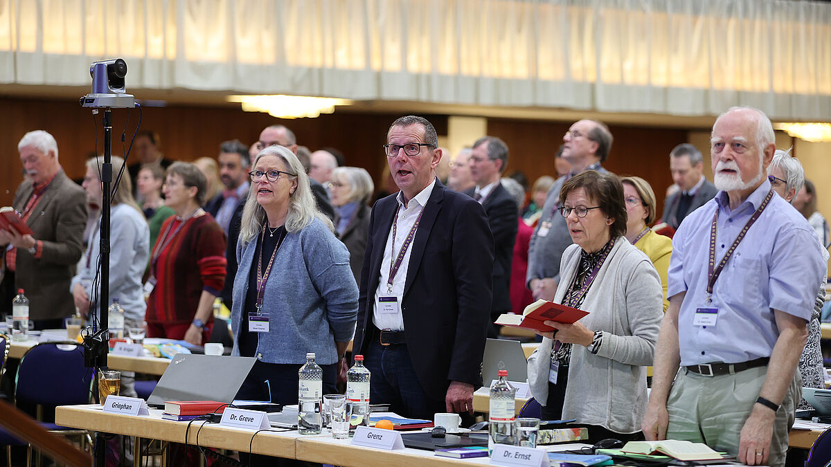 Mit einer Andacht starten die Synodalen in den ersten Tagungstag. 