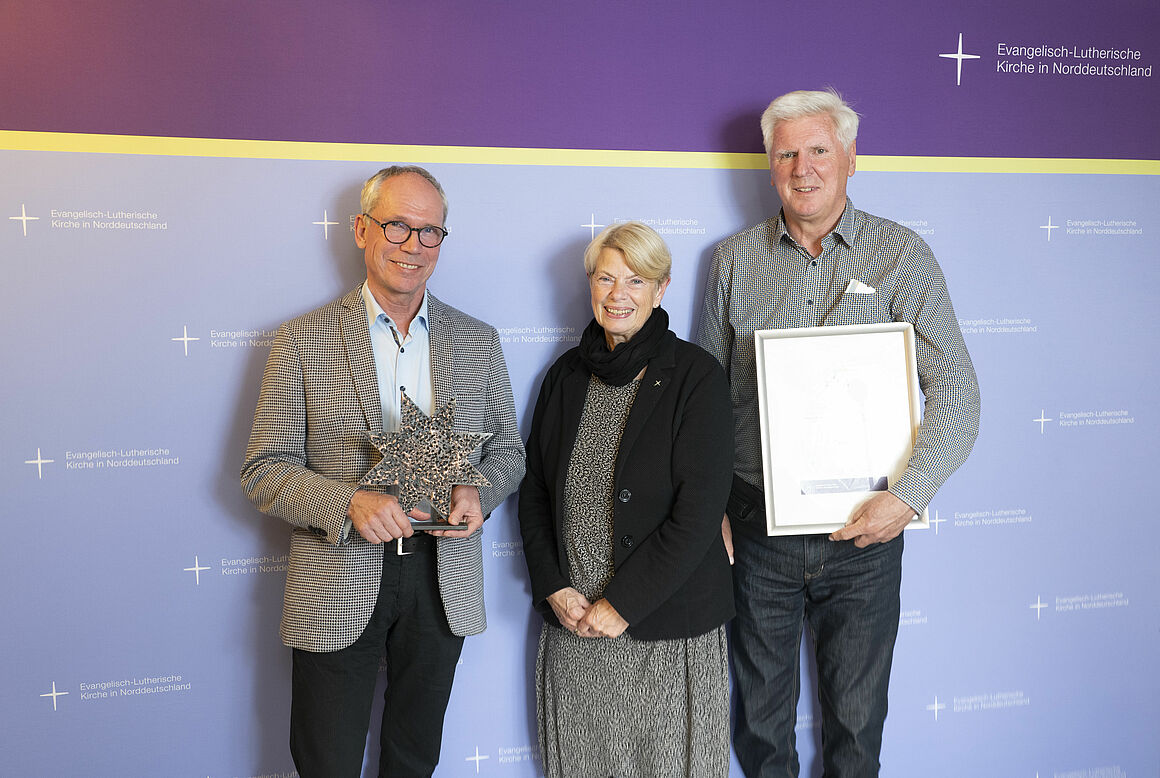 Pastor Dr. Arnd Heling und Rudi Hoffmann, stellv. Vorsitzender des Kirchengemeinderats, mit Präses Ulrike Hillmann