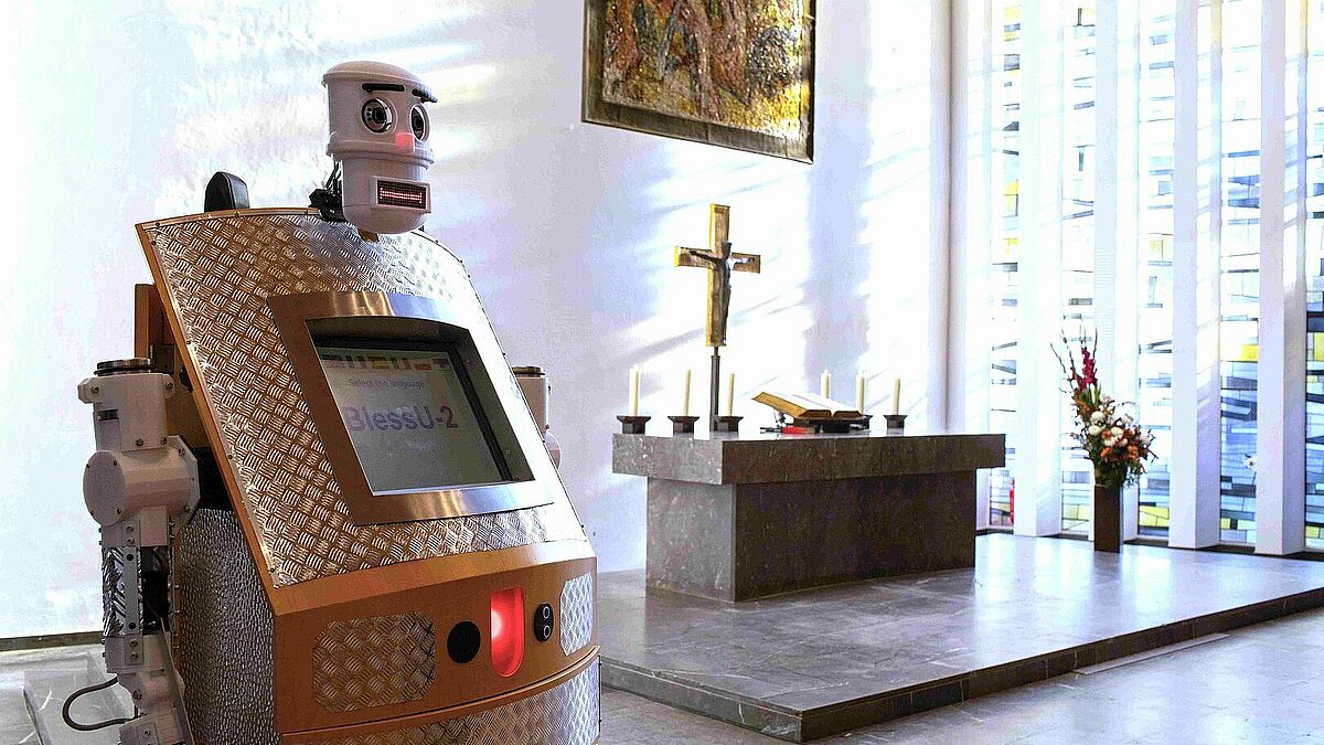 "Bless-U-Roboter": Welche KI ist im kirchlichen Handlungsfeld hilfreich? Und wie nutzen wir sie effizient und sicher? Darüber diskutieren wir bei der Auftaktveranstaltung der Reihe "UmLeitung". 