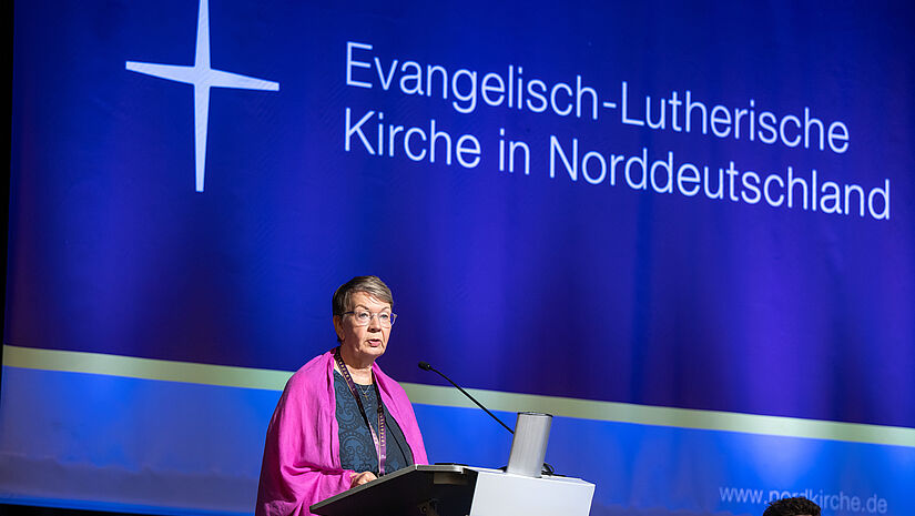 Landesbischöfin Kristina Kühnbaum-Schmidt kündigt die Gründung eines Energiewerkes der Nordkirche an. 