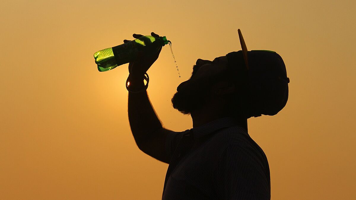 Gerade bei hohen Temperaturen ist es wichtig, viel zu trinken. Doch wer auf der Straße lebt, hat oft keinen Zugang zu sauberem Wasser. 