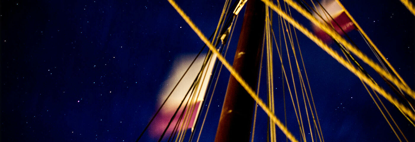 Im Sternenhimmel über dem Nordkirchenschiff weht die Nordkirchen-Fahne im Wind.