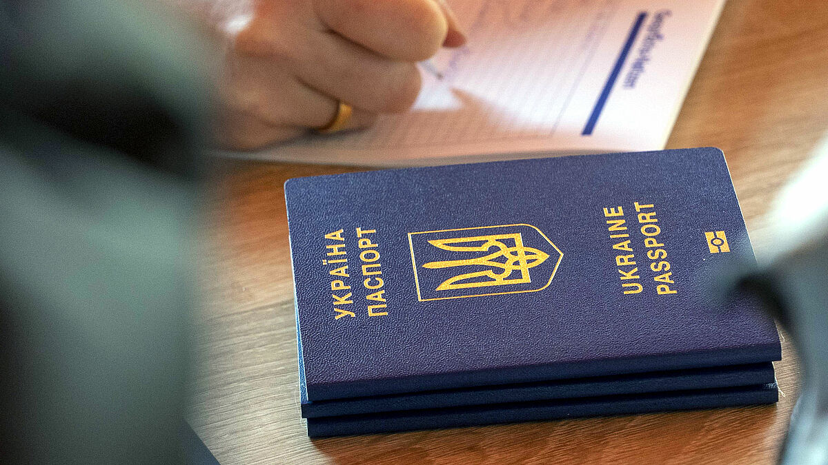 Der russische Angriff auf die Ukraine stellte das Leben für Millionen Menschen auf​ den Kopf. Immer mehr ukrainische Flüchtlinge verlassen ihr Land. 