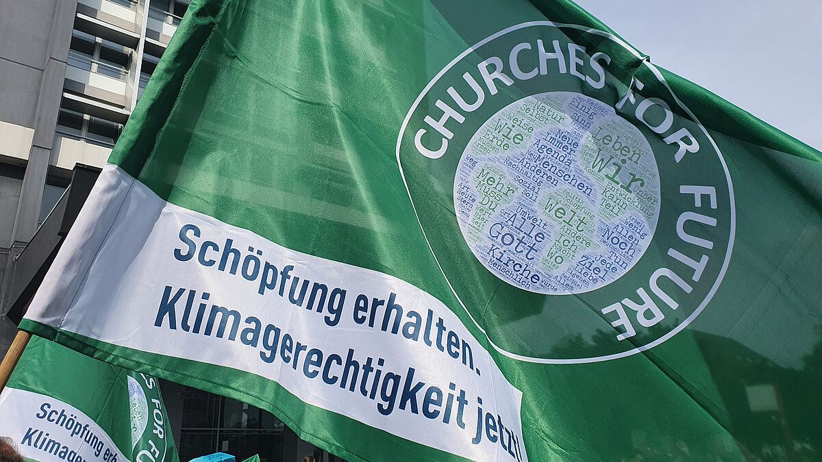 Solidarität mit dem Anliegen von "Fridays for Future": Auch das ökumenische Bündnis "Churches for Future"-Hamburg ruft regelmäßig zur Teilnahme an den Klima-Demos auf und zur Unterstützung.