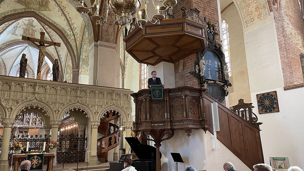 Spitzenkandidat Dr. Bernd Buchholz bei seiner Kanzelrede im Schleswiger Dom