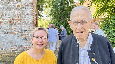 Jürgen Hagen mit Pröpstin Petra Kallies. 