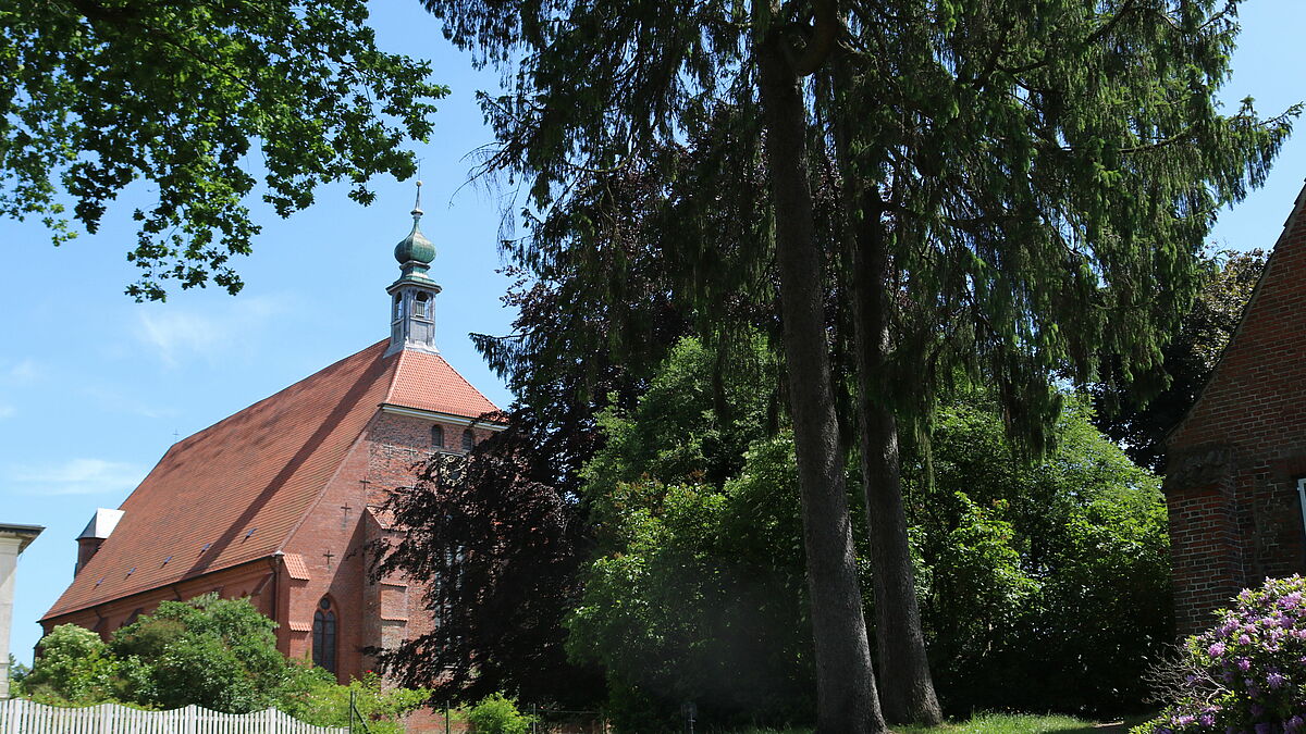 Das Kloster Preetz ist einen Besuch wert: Neben den Gemälden in der Klosterkirche kann man auch den Garten und Wirtschaftshof mit Hofladen (letzterer nur samstags geöffnet) besichtigen. 