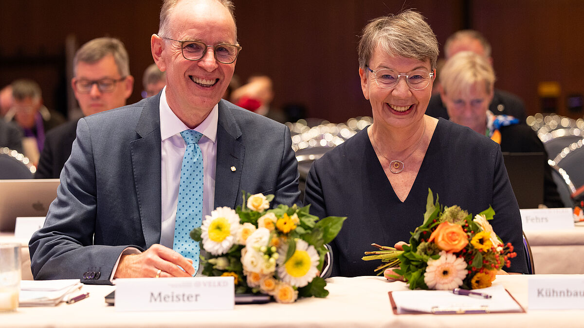 Bleiben weitere drei Jahre im Amt: Landesbischof Ralf Meister als Leitender Bischof der VELKD und Landesbischöfin Kristina Kühnbaum-Schmidt als seine Stellvertreterin. Foto: VELKD/MCK