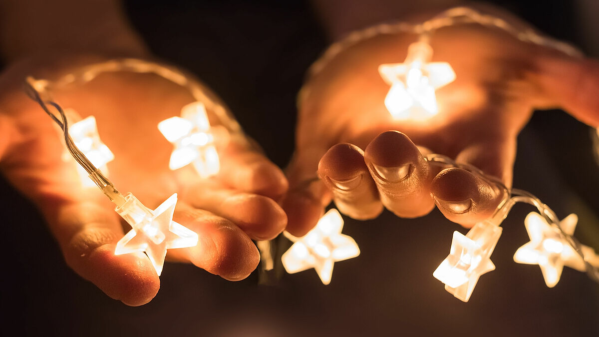 Die Aktion #hoffnungsleuchten soll sich in der Advents- und Weihnachtszeit wie ein strahlendes Netz durch die Nordkirche ziehen. (Symbolbild)