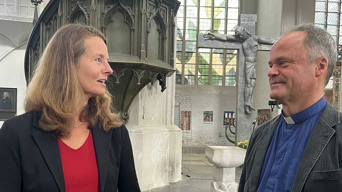 Kulturministerin Bettina Martin hielt im Greifswalder Dom einen Vortrag, Bischof Tilman Jeremias die Predigt.