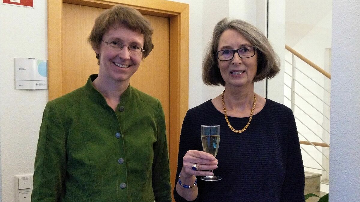 Katharina Davis (l.) wird zum neuen Jahr die neue Afrika-Referentin im Zentrum für Mission und Ökumene. Sie übernimmt das Amt von Heike Spiegelberg (r.).