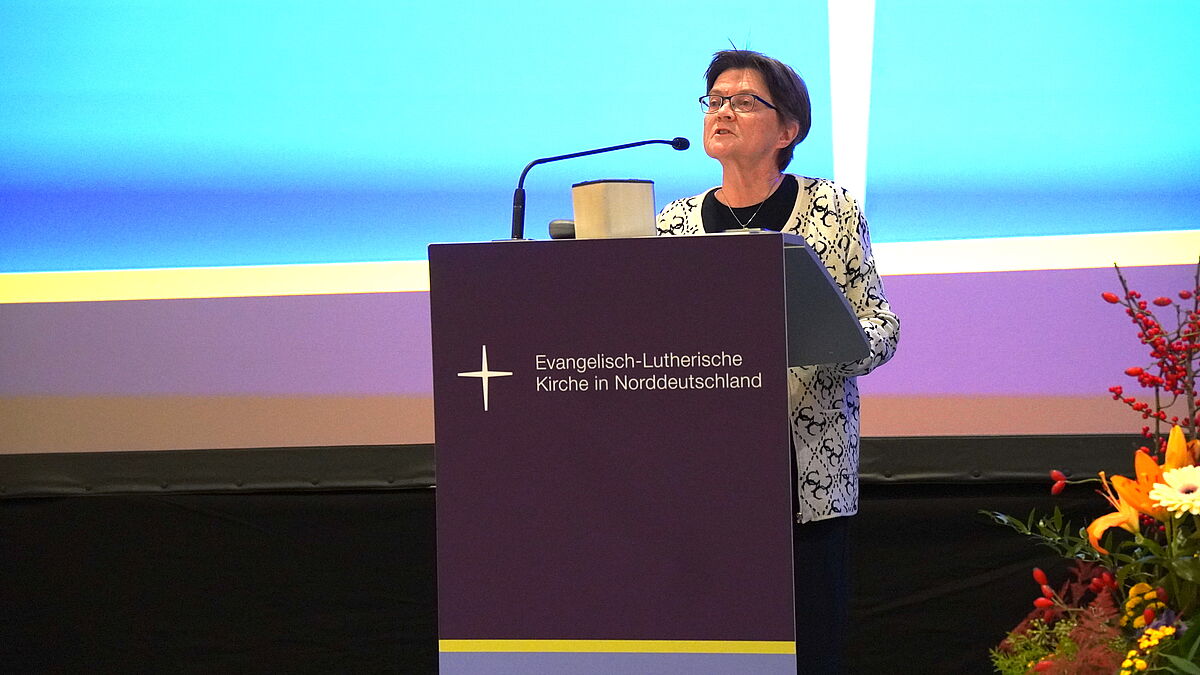 Pastorin Hanna Lehming verdeutlicht in ihrem Vortrag, warum es so wichtig ist, die christlich-jüdischen Beziehungen zu stärken. 