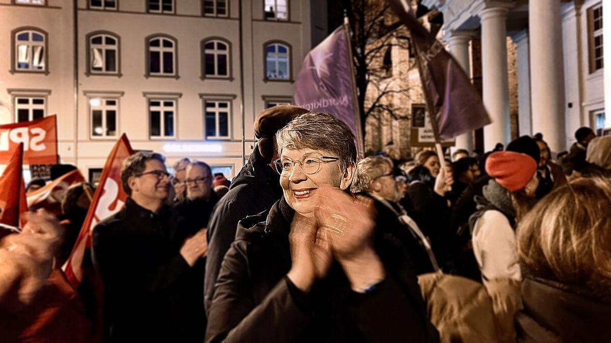 Nie wieder ist jetzt: Demonstration für Demokratie mit Landesbischöfin Kristina Kühnbaum-Schmidt auf dem Schweriner Marktplatz