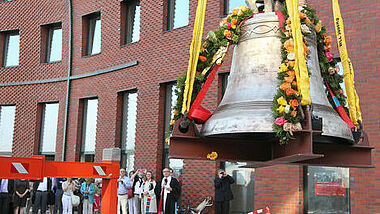 Eine Glocke für das Ökumenische Forum