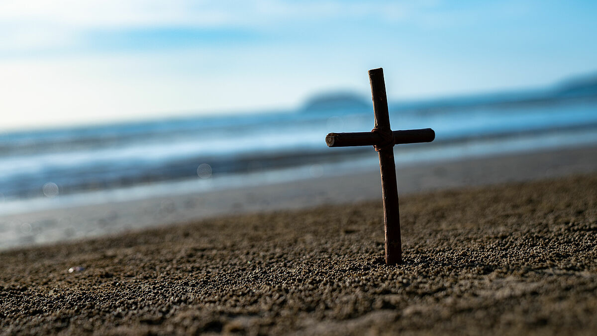 Vom Freiluft-Gottesdienste am Strand zum Besuch einer offenen Kirche - für Touristen gibt es im Urlaub zahlreiche kirchliche Angebote (Symbolbild).