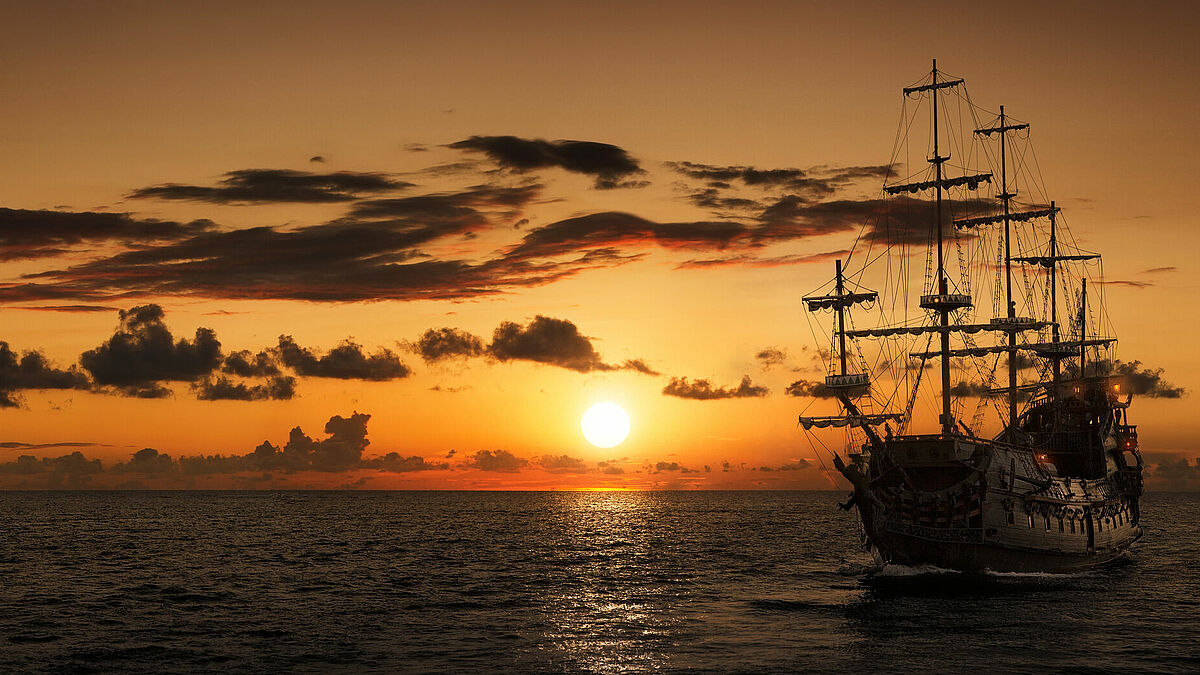 Bei der "Hanse Sail" gibt es Schiffe zu bewundern, die teilweise mehr als 100 Jahre alt sind. Für Seefahrer und Besucher bietet die Nordkirche Gottesdienste mit Fischer Brise an. 