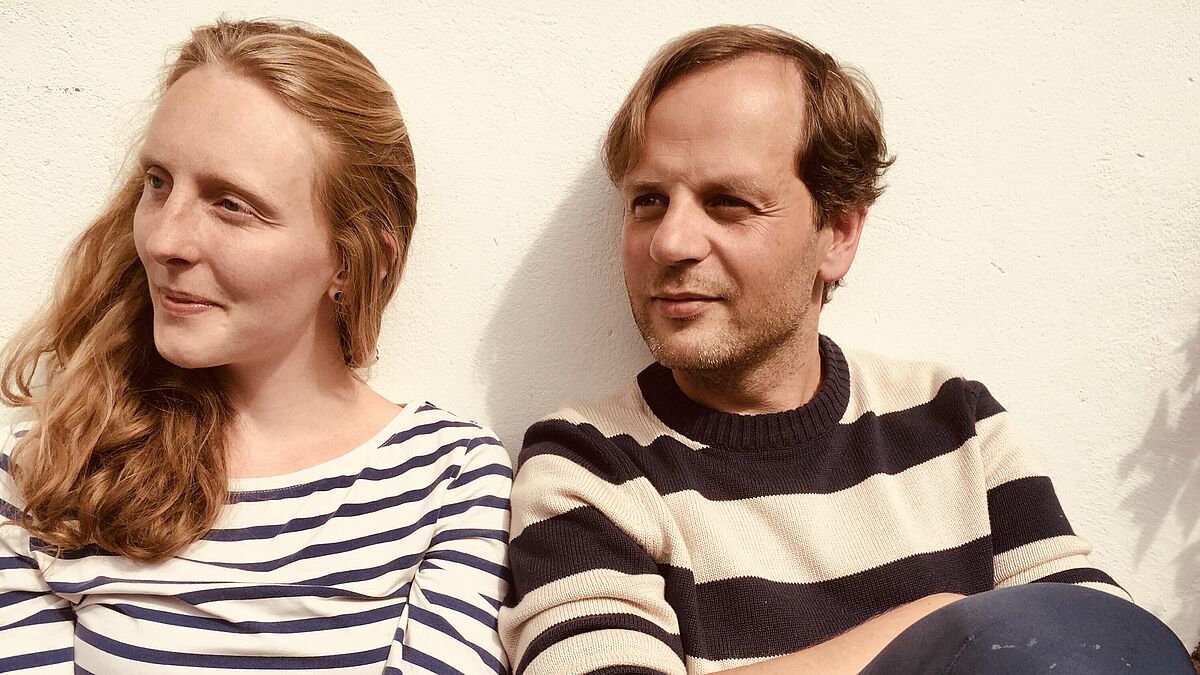 Sie sind auf der Pfarrgarten- Sommertour des Monatslieds zu hören: Annika Schiffner (Gesang) und Jan Simowitsch (Klavier).