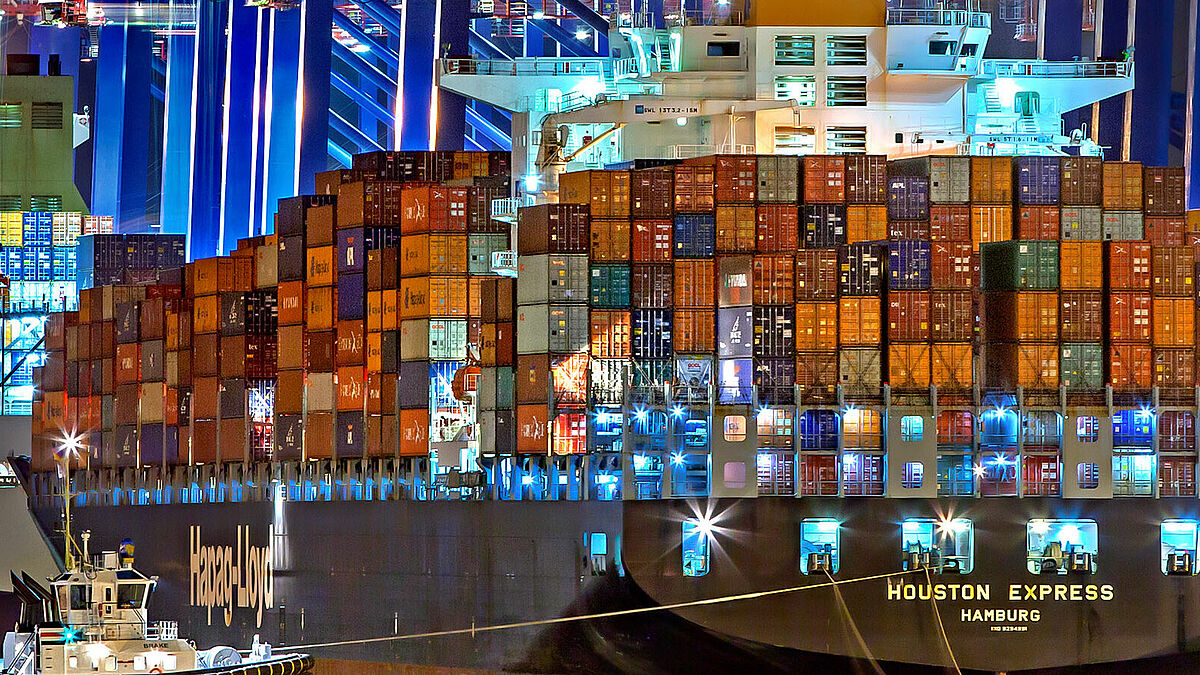 Frachtschiff im Hamburger Hafen; Foto: Pexel