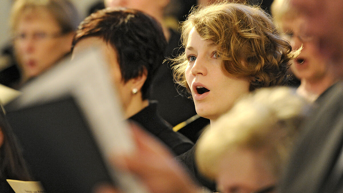 Singen, Hören, Motivation, Inspiration, Gemeinschaft: das sind die fünf Säulen des zweiten Chorfestes "Dreiklang" der Nordkirche, bei dem bis Sonntag rund 3000 Sängerinnen und Sänger in Lübeck erwartet werden 